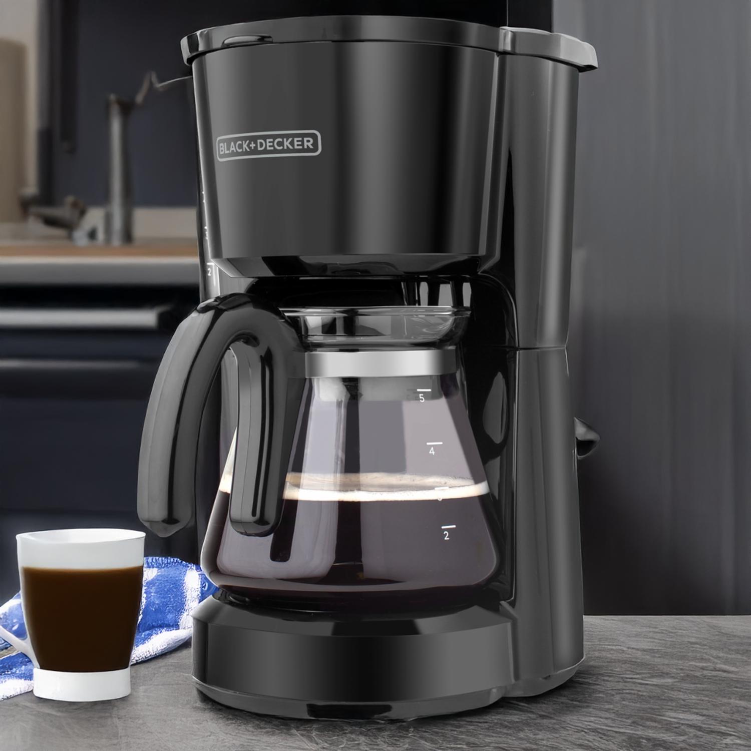 Cafetera Eléctrica Con Filtro Y Jarra De Vidrio CM0701B BLACK & DECKER 5 Tazas